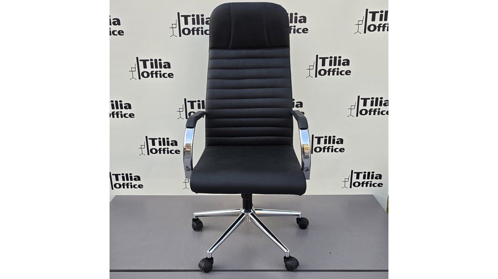 Tilia Nora modern makam koltuğu, siyah döşemeli, akıcı tasarım ve krom yıldız ayak.